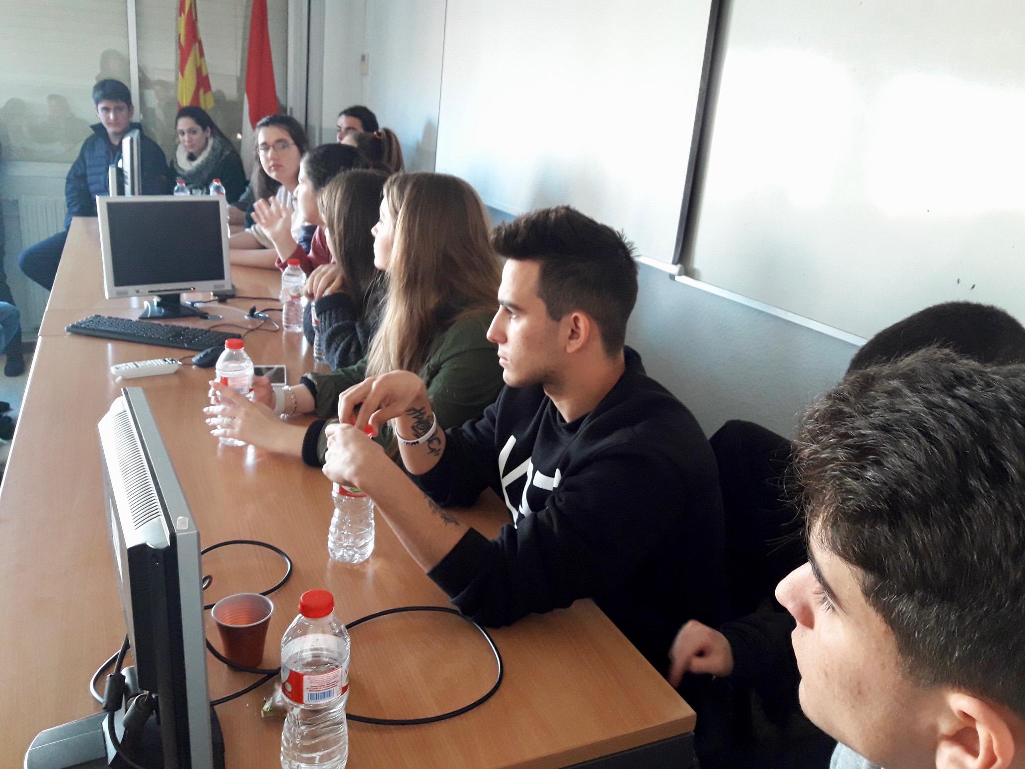 taula rodona amb bat 1