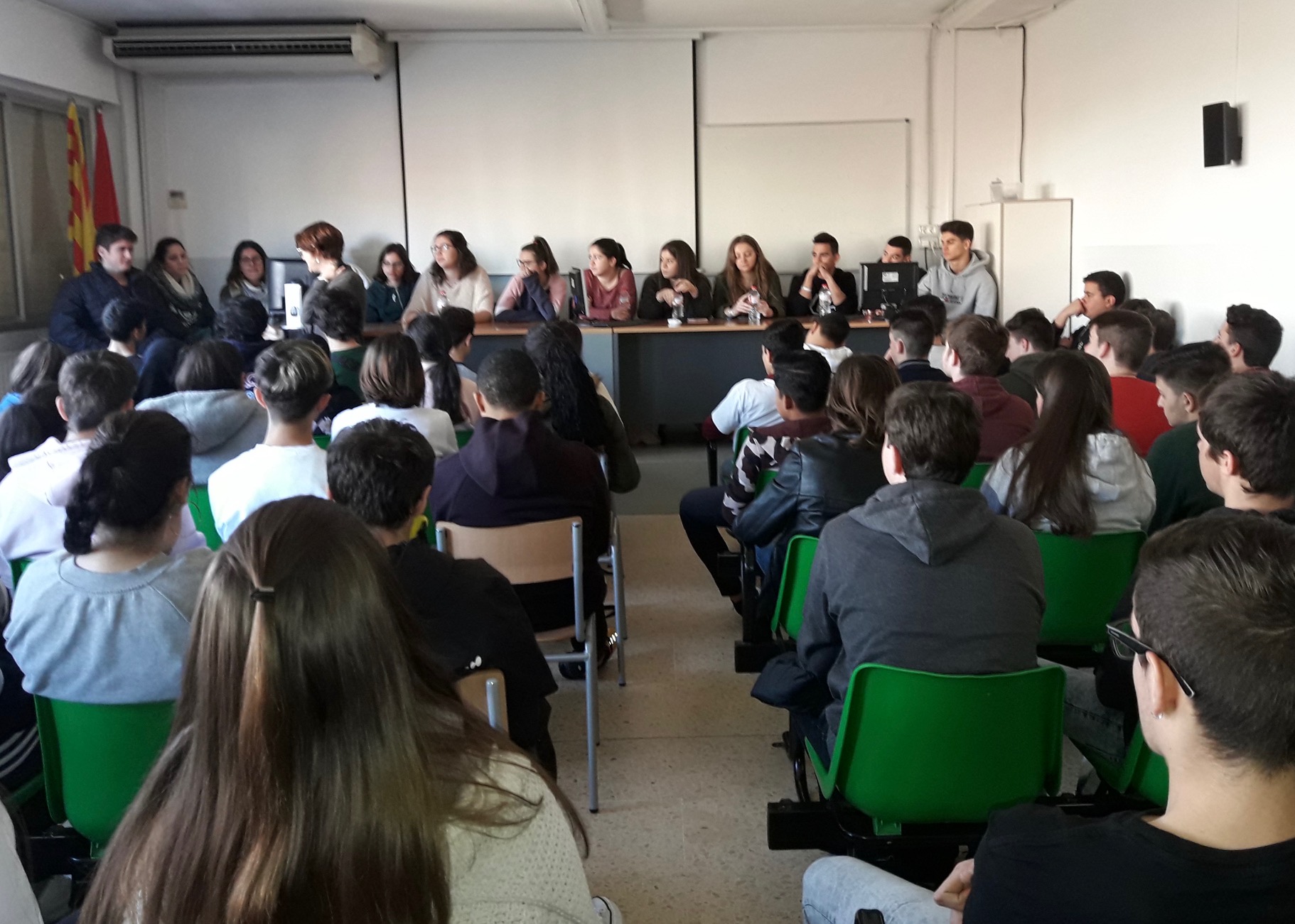 taula rodona amb bat 2