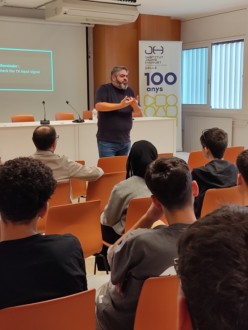 Damià Amorós i Albareda fa la  lliçó inaugural del curs a Batxillerat 