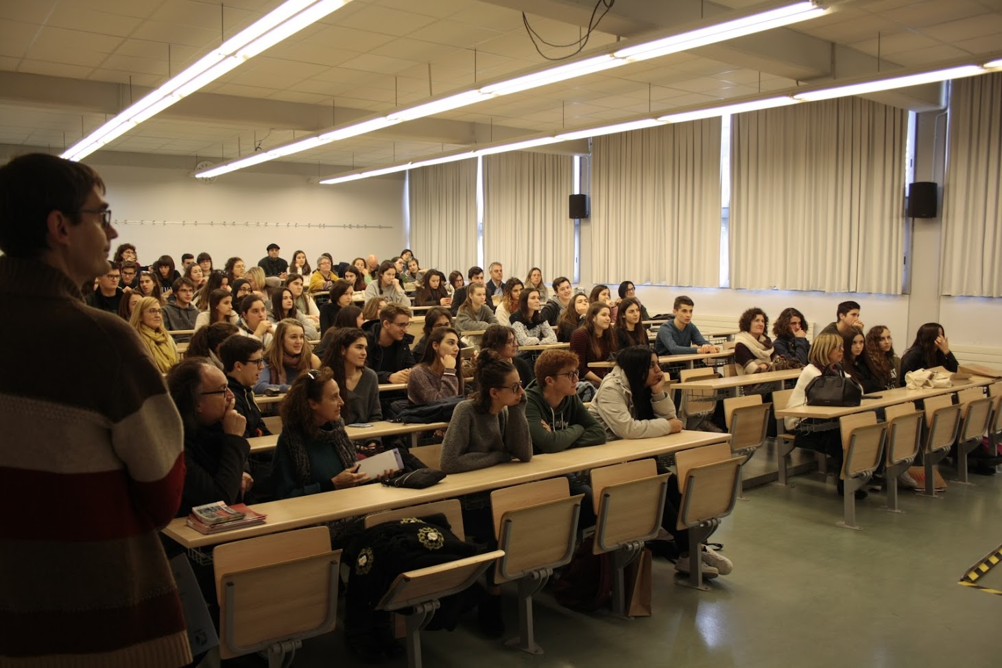 02 Alumnos esperando ya los resultados Tarragoa bio 2018