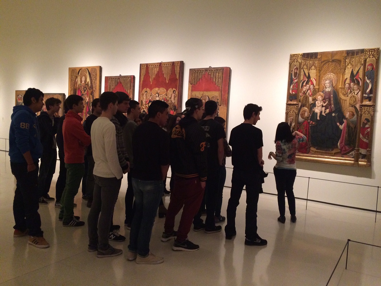 mar i cel 28 01 davant les obres de Jaume Huguet